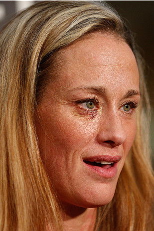 Jessica Rakoczy backdrop