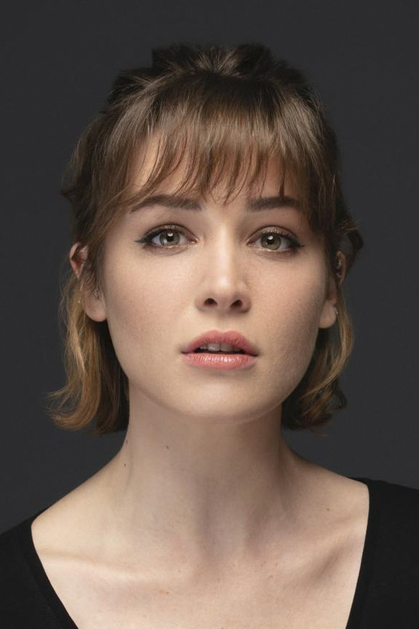 Deniz Işın backdrop