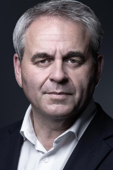 Xavier Bertrand backdrop