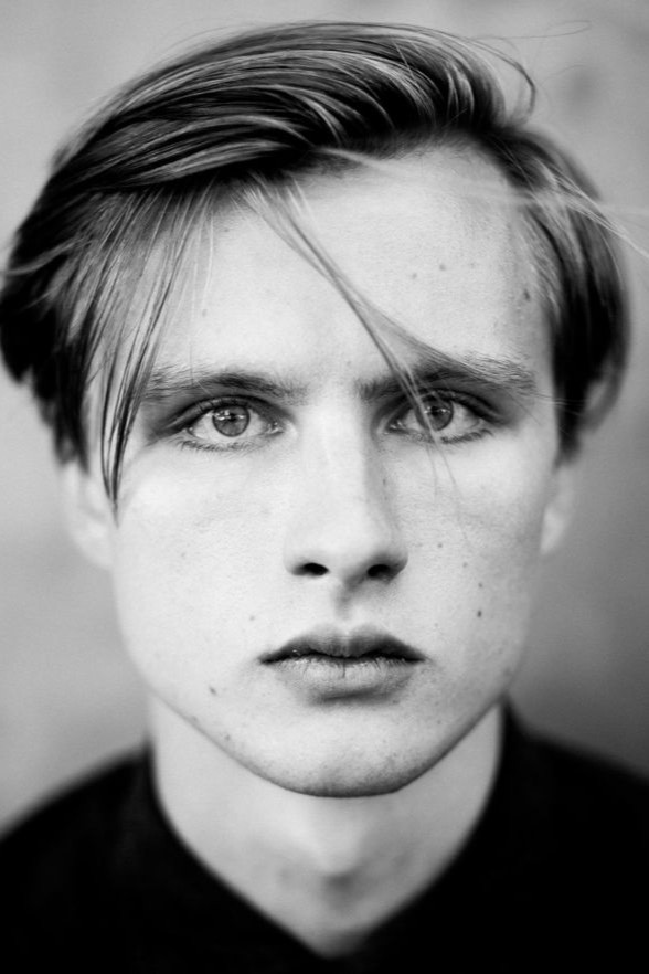 Daniel Warland: Danijel Uarlend backdrop