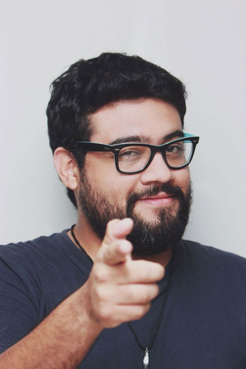 Henrique Saunier backdrop