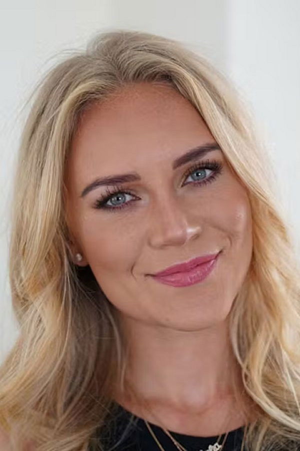 Thalia Pitzner backdrop