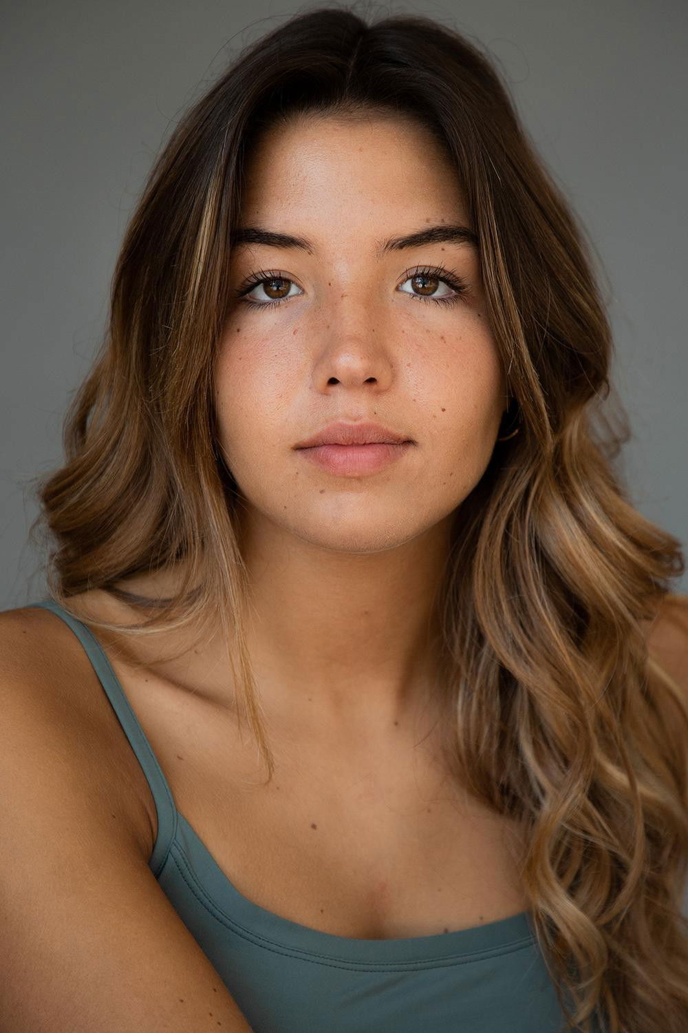 Beatriz Tomaz backdrop