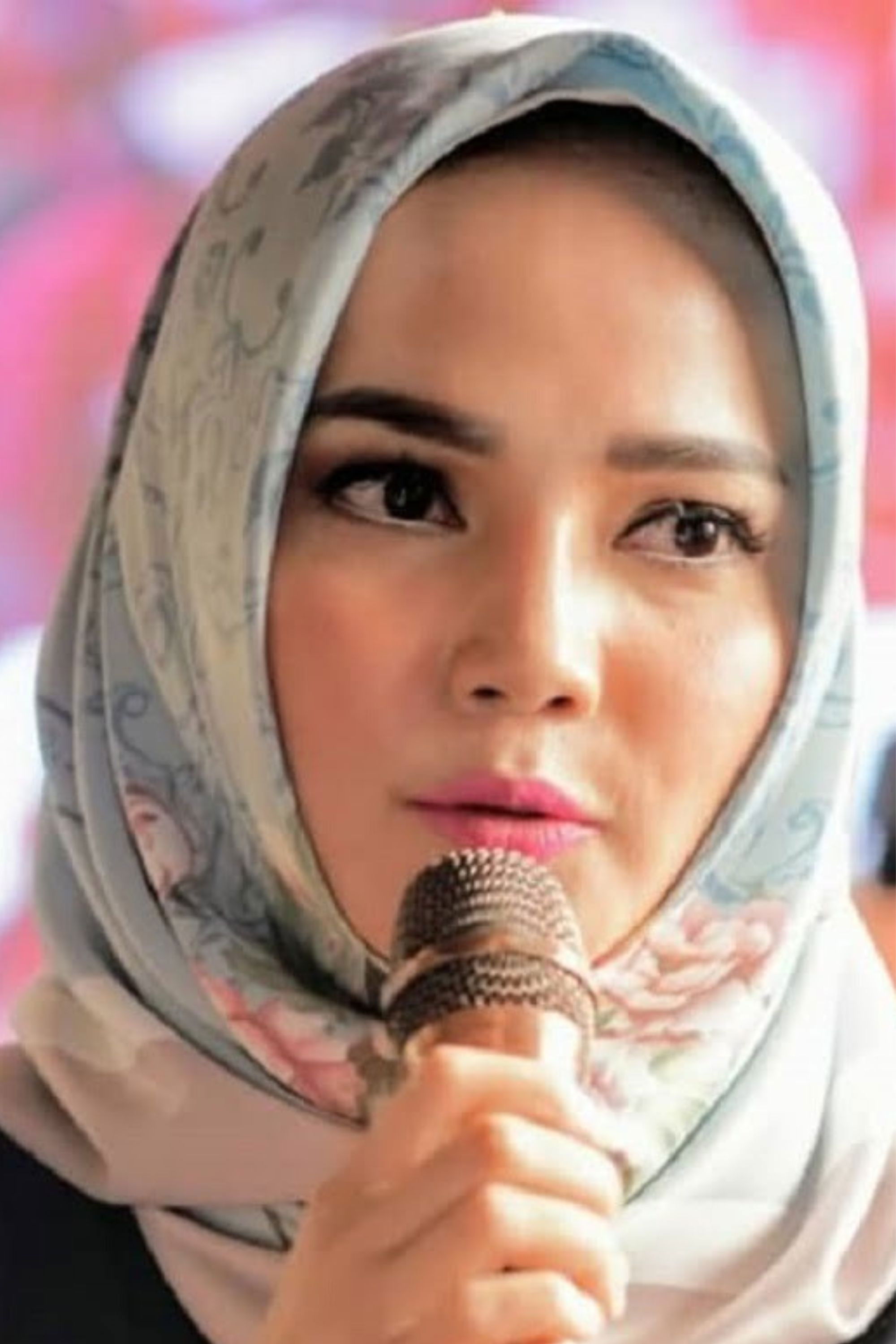 Ika Eviolina backdrop