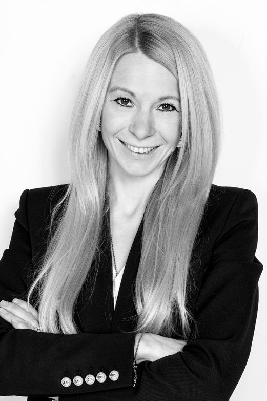 Loredana Rehekampff backdrop