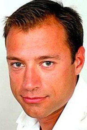 Sinan Sümer backdrop