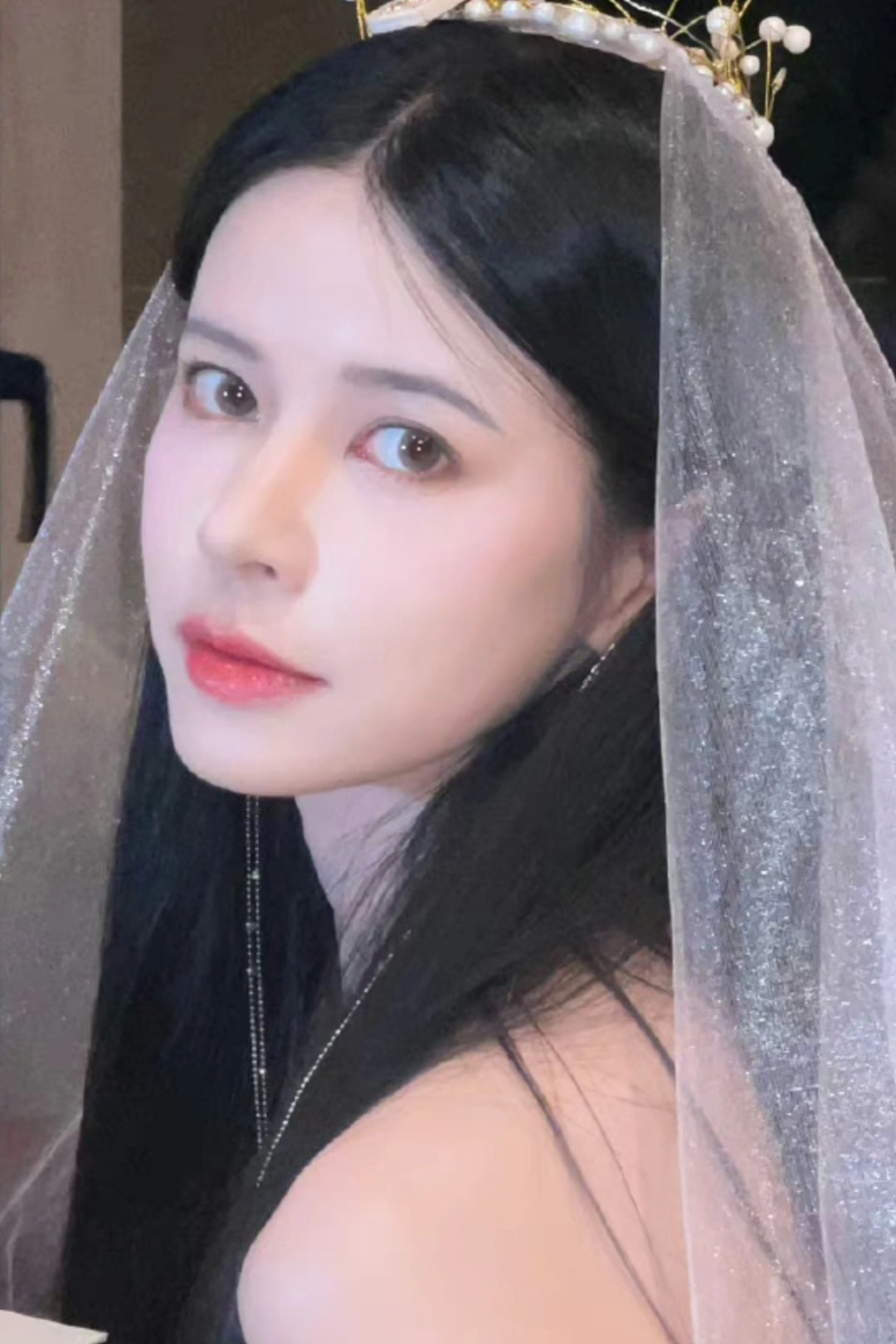 Sheng Wei Vivi backdrop