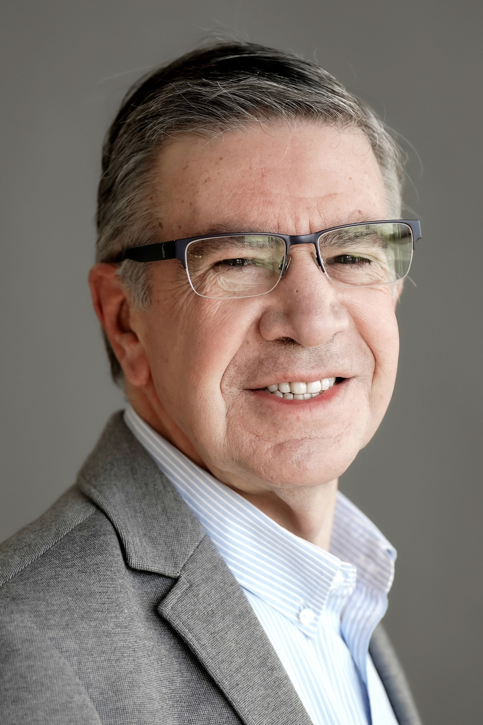 Joaquín Lavín backdrop