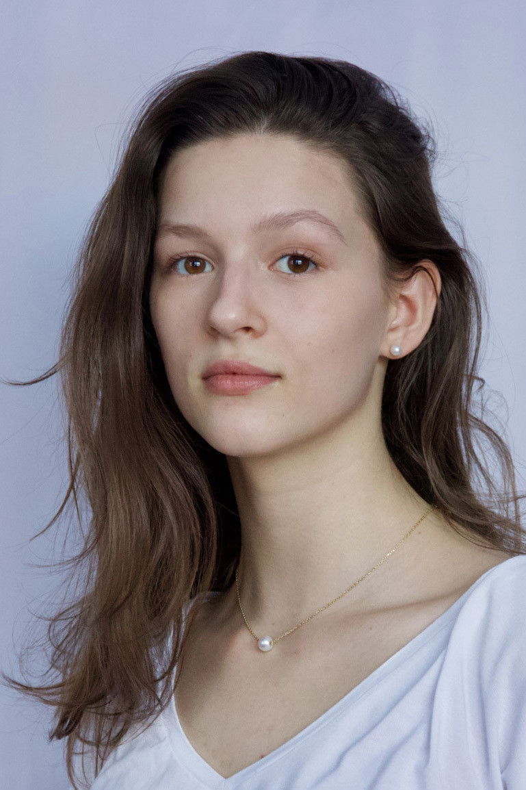 Ema Businská backdrop