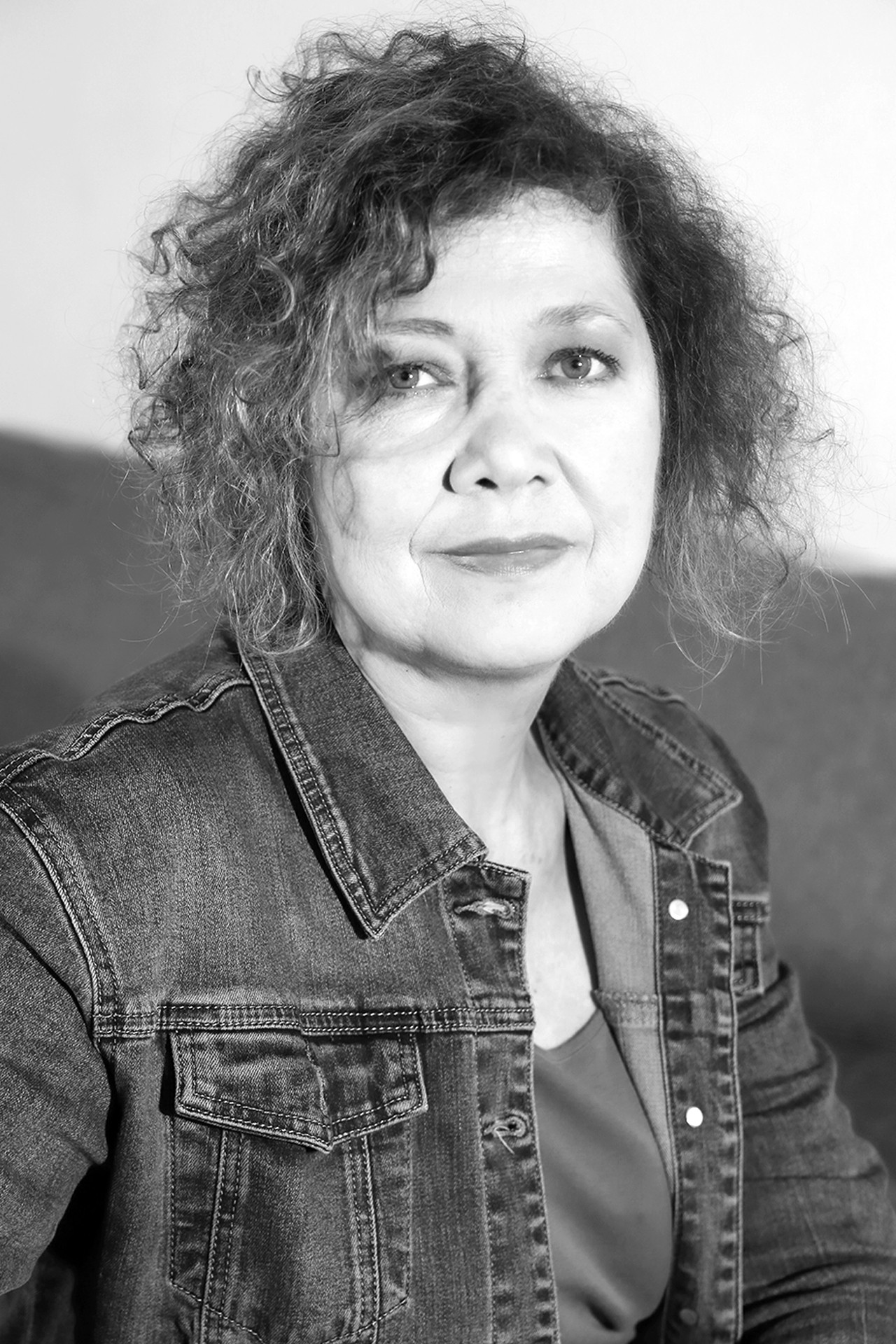 Anne Turolla backdrop