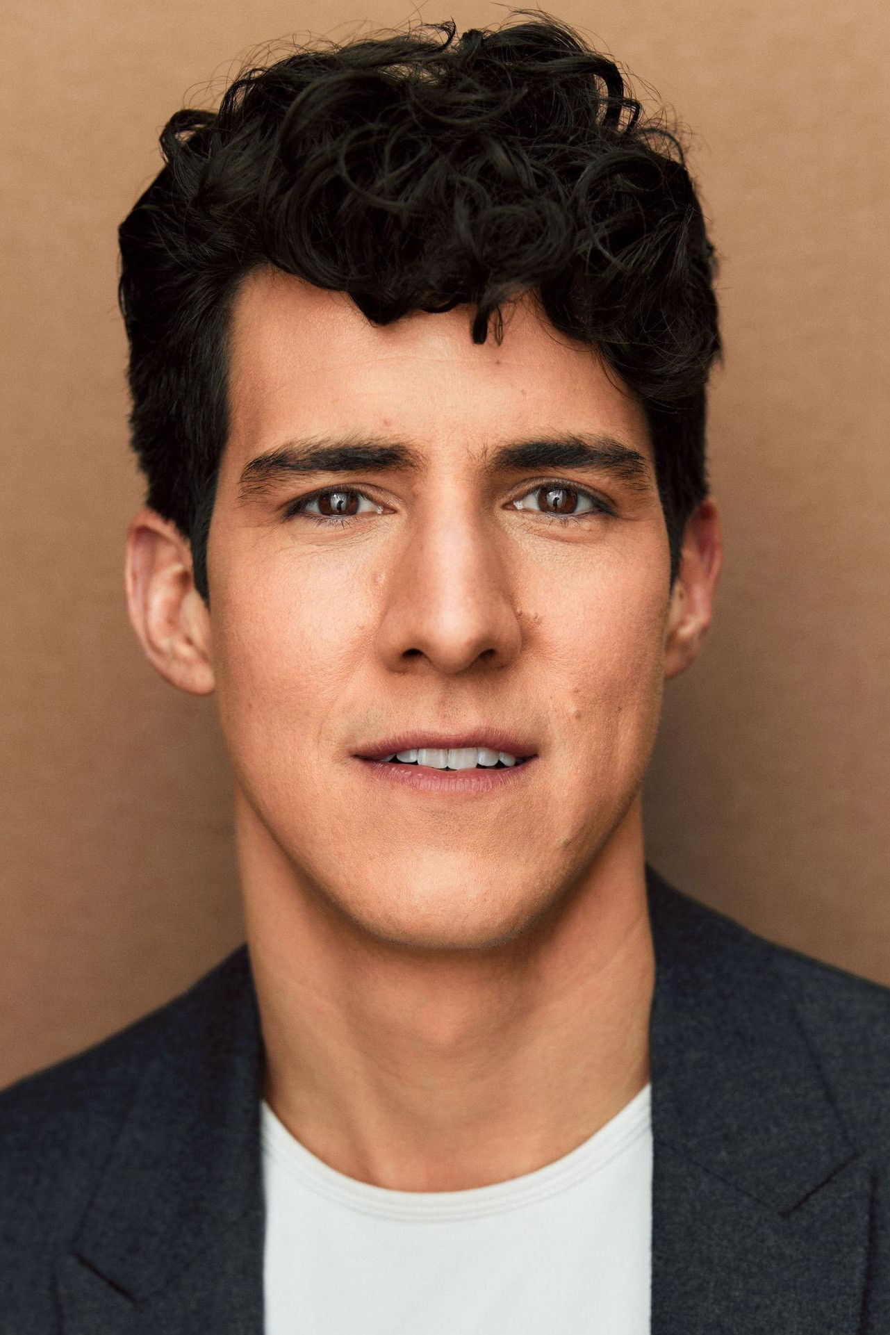 Daniel Arana backdrop