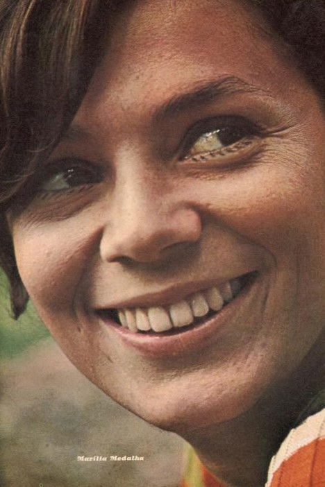 Marília Medalha backdrop