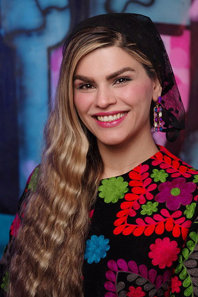 Marjan Khosravi backdrop