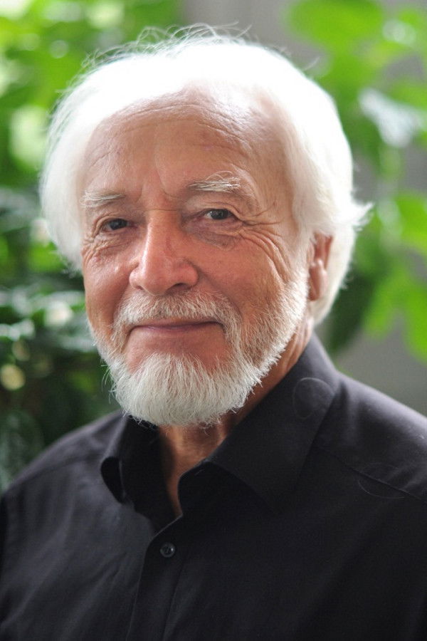 Dr. Ulrich Warnke backdrop