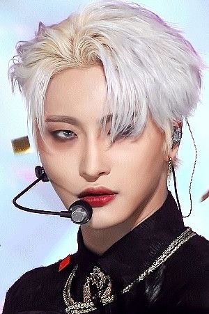 Park Seong-hwa backdrop