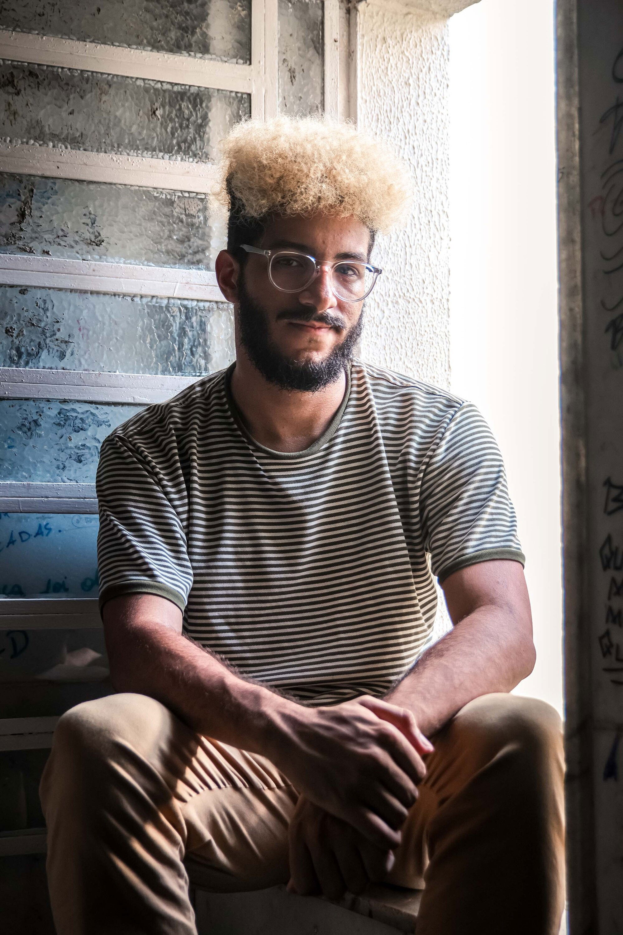 Douglas Henrique backdrop