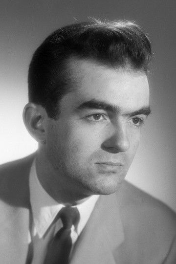 Michel Droit backdrop