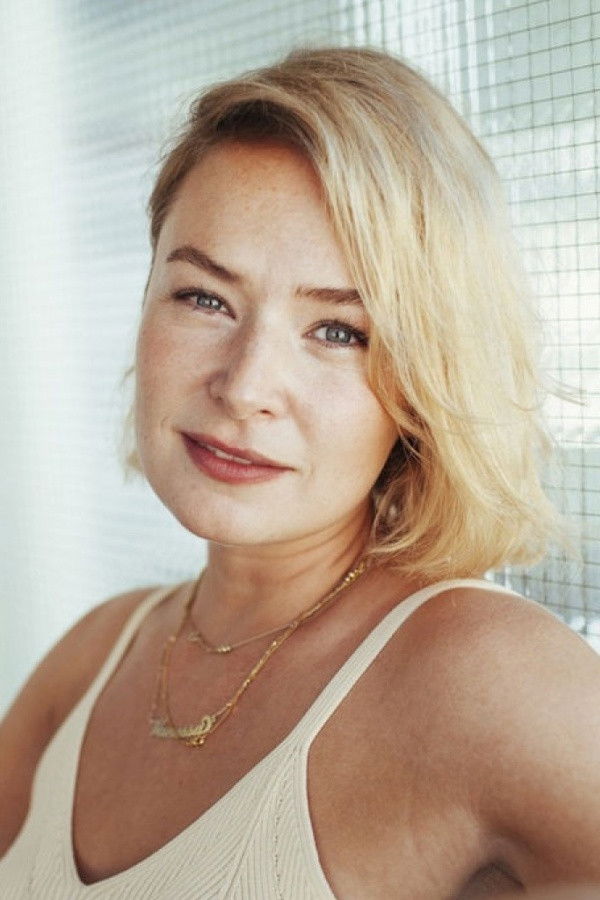 Vanessa Eckart backdrop