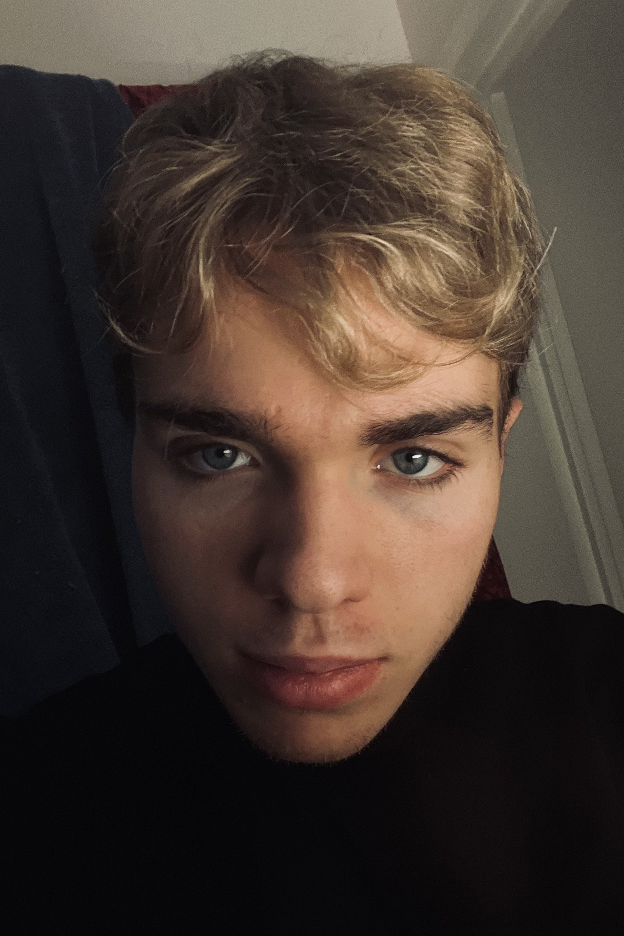 Yan Berthemy backdrop