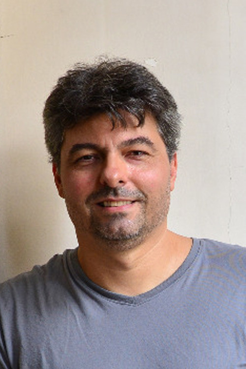 Walter Fernandes Jr. backdrop