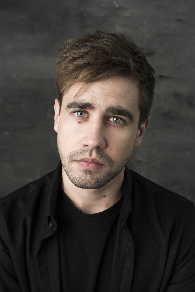 Arnas Ašmonas backdrop