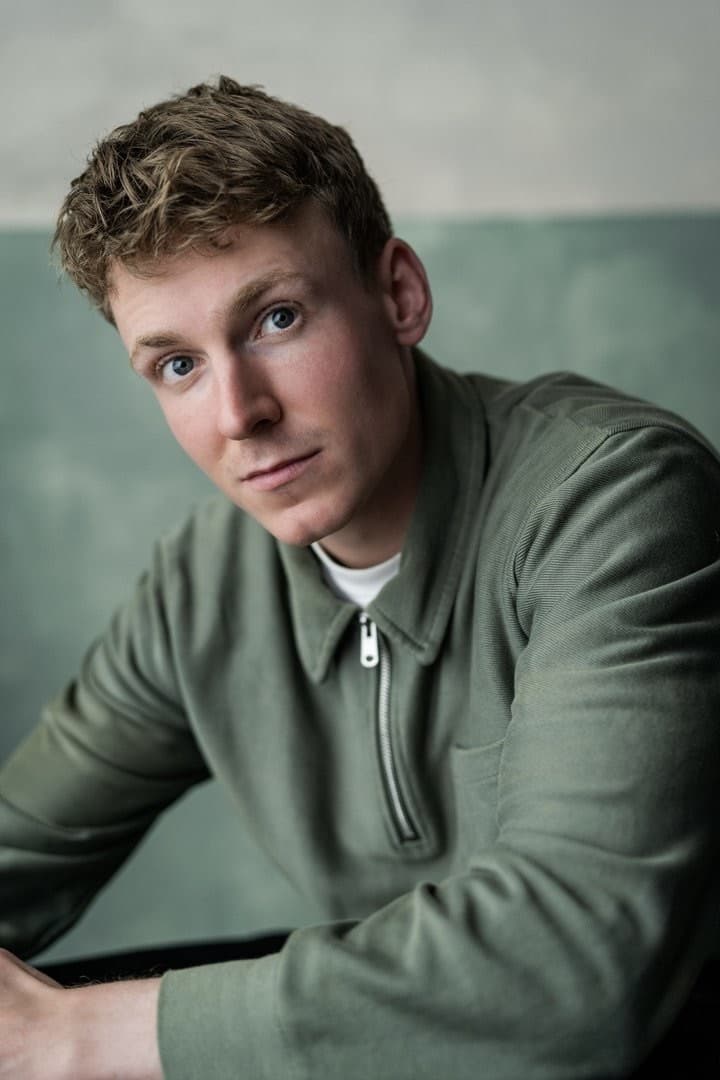 Tom Glenister backdrop