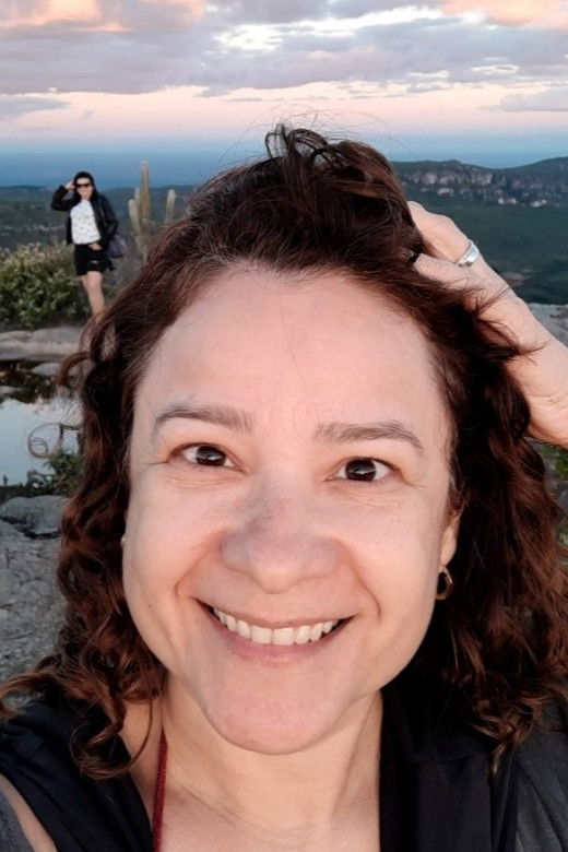 Cinthia Medeiros backdrop