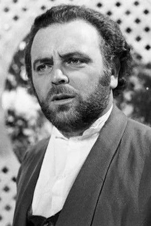 Gilberto Sálvio backdrop