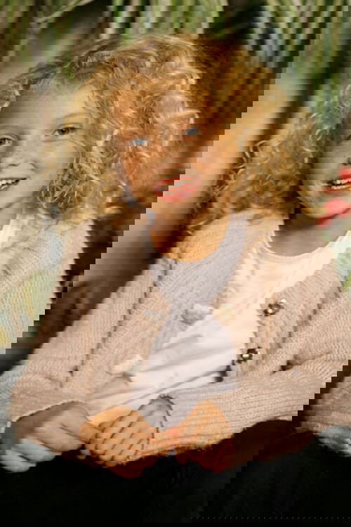 Isaure de Grandcourt backdrop