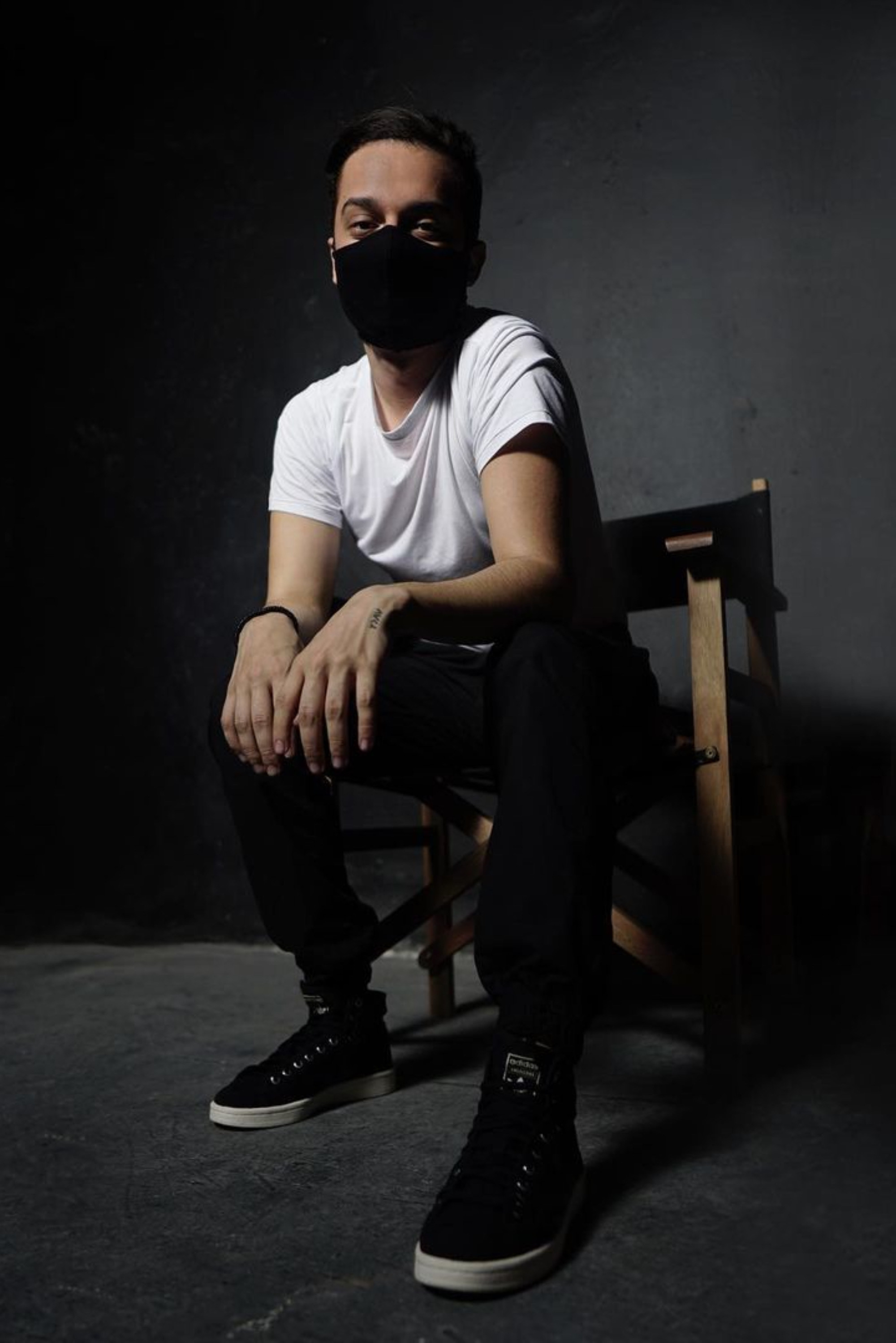 Alyson Cavalcante backdrop