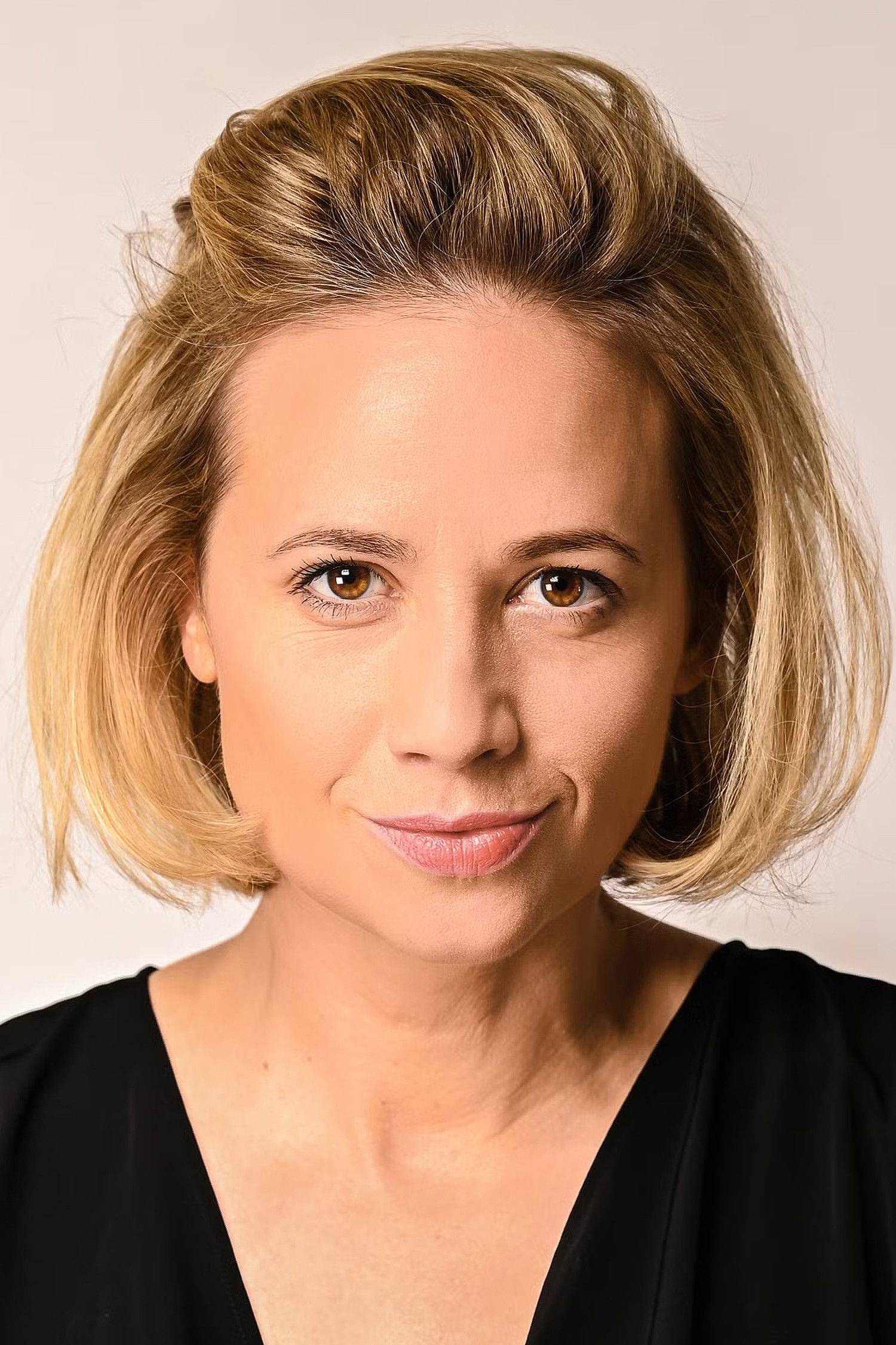 Dagmar Bernhard backdrop