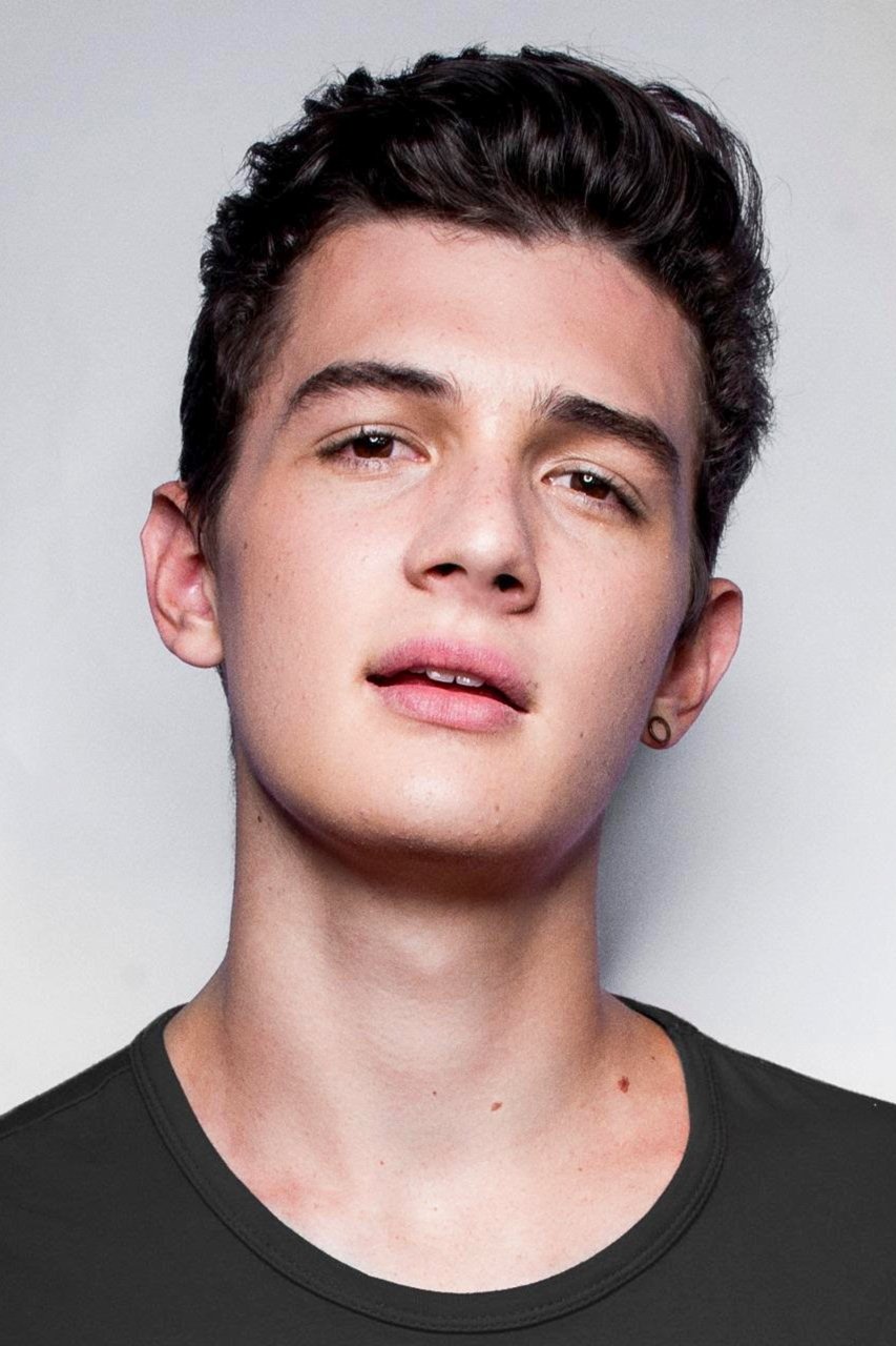 Nicolas Ahnert backdrop