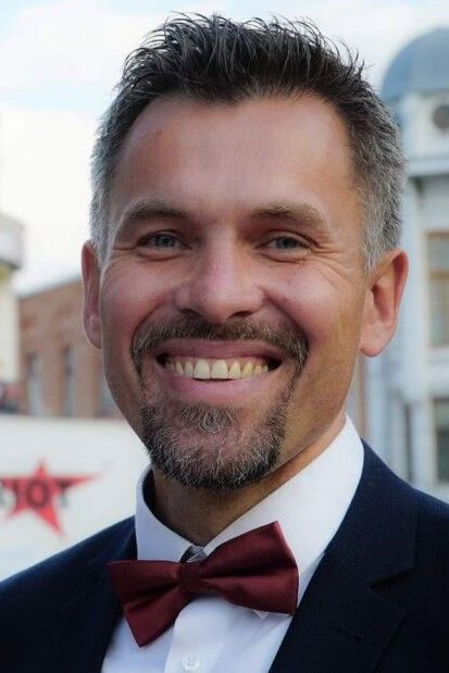 Hennadii Popenko backdrop