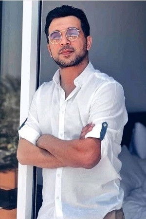 Majdi Smiri backdrop