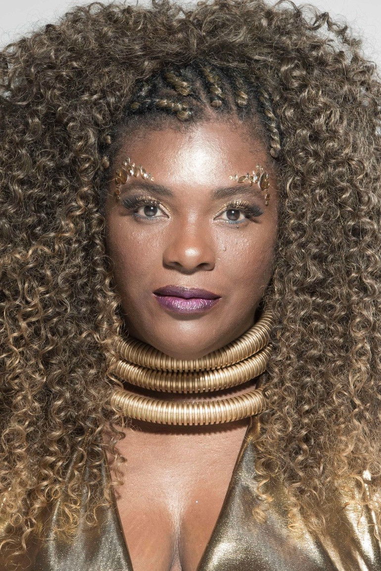 Céllia Nascimento backdrop