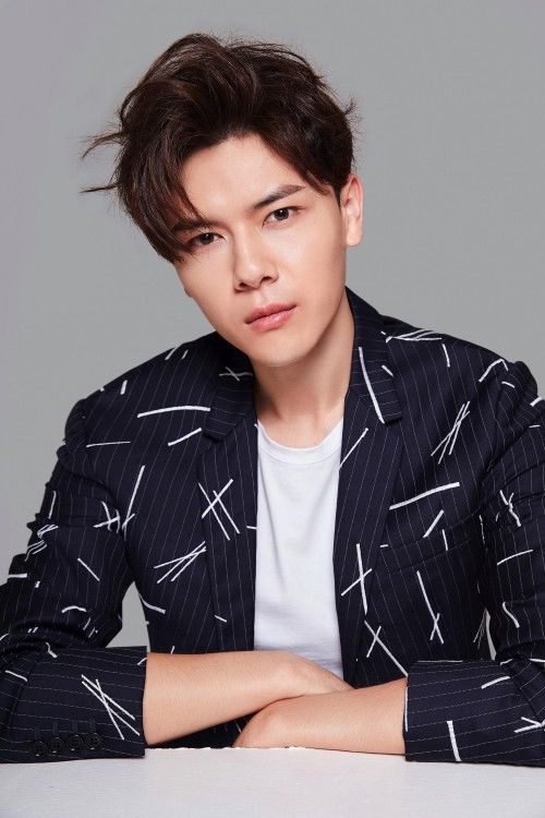 Jiameng Luo backdrop