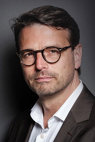 Raphael Bonelli backdrop