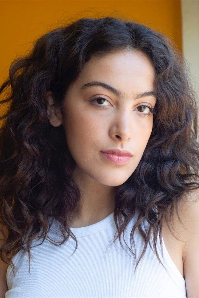 Laure-Kenza Aazizou backdrop