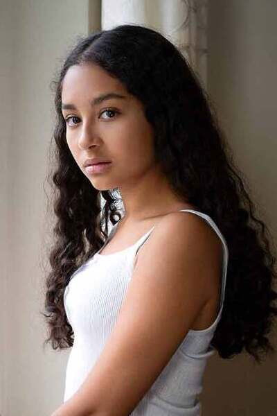 Samirah Breuer backdrop