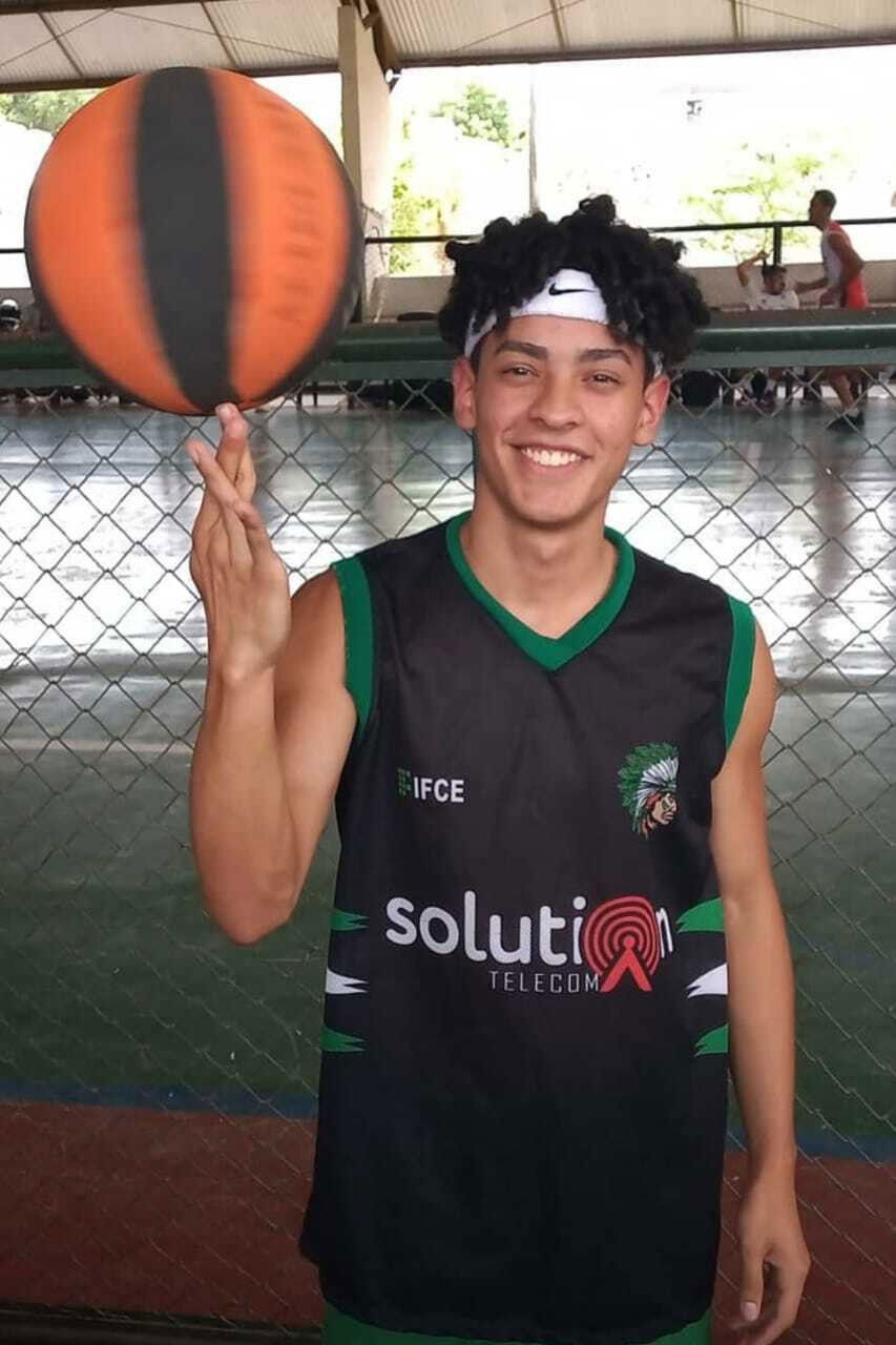 João Édson backdrop