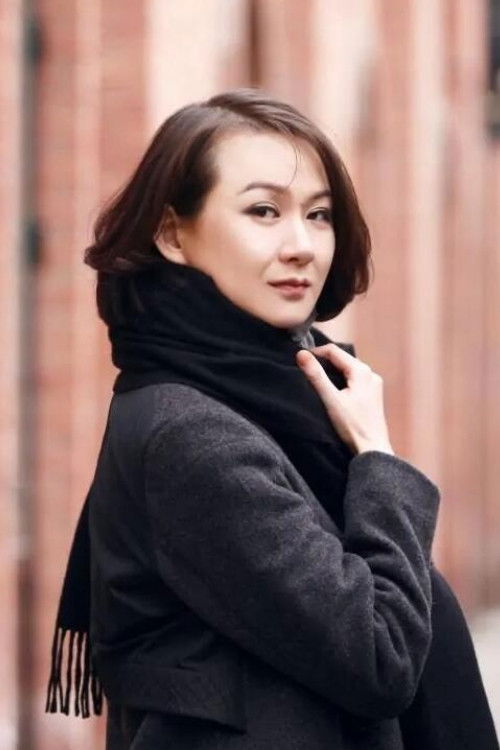 Fangling Huang backdrop