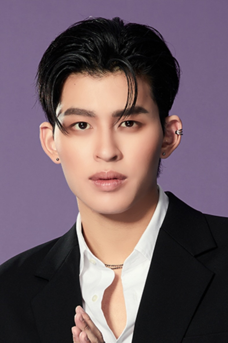 Naravit Lertratkosum backdrop