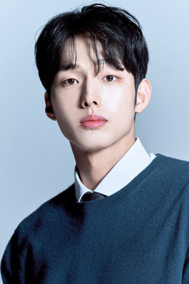 Lee Jung-sic backdrop