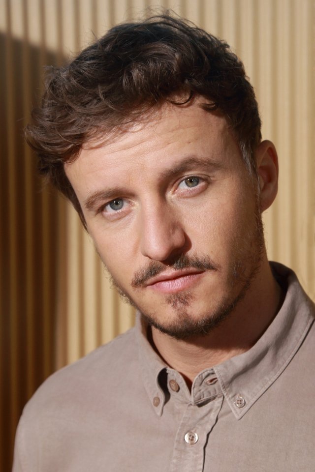 Tommi Schmitt backdrop