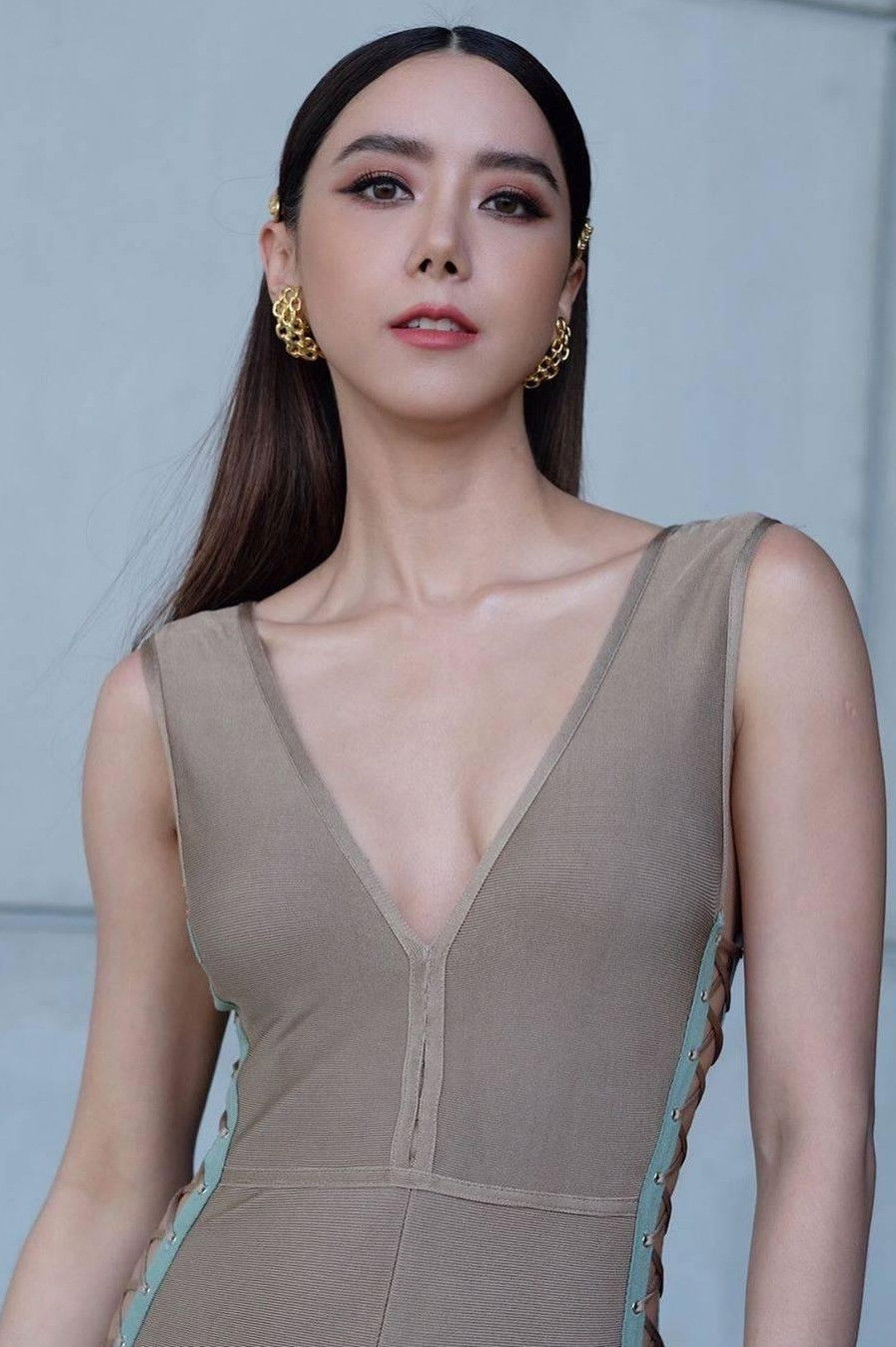 Apitsada Kreurkongka backdrop