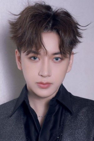 Tuấn Việt backdrop