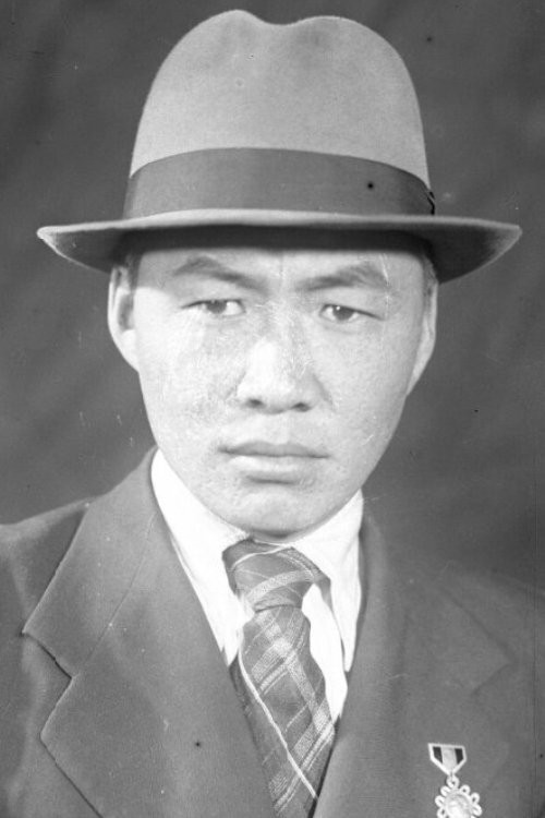 Tchoijamtsyn Oydow backdrop