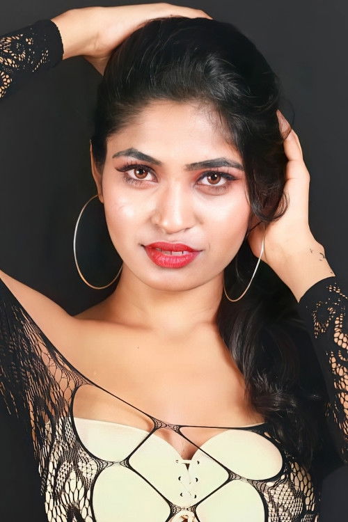 Mayra Dixit backdrop