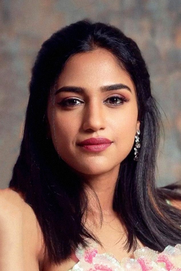 Siri Ravikumar backdrop