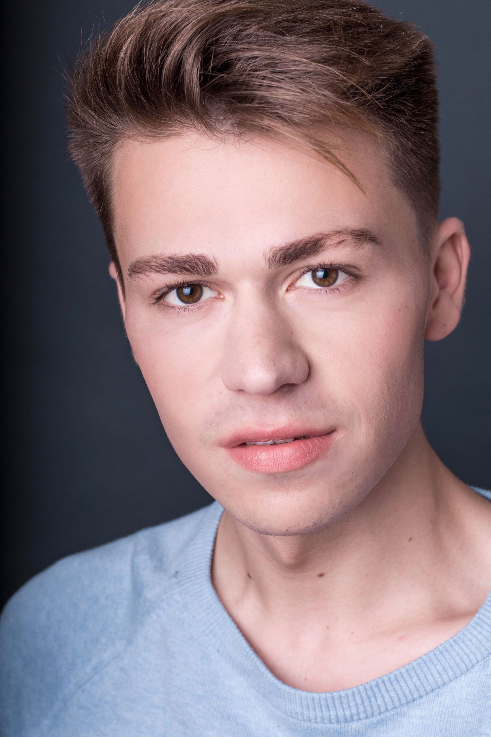 Sebastián Atienza backdrop